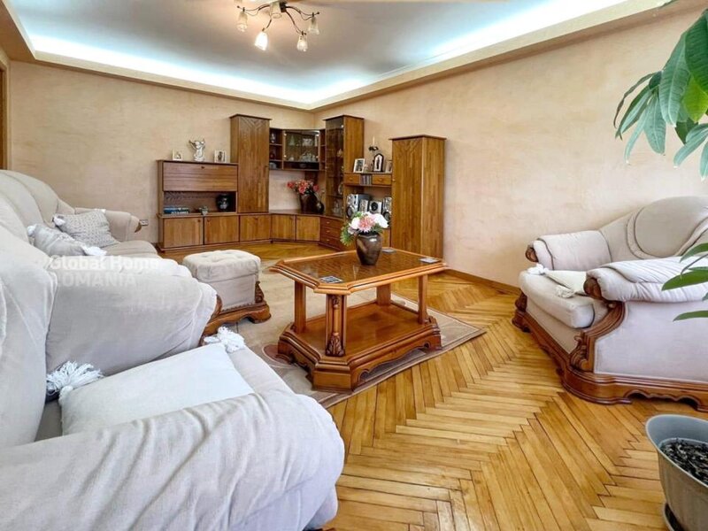 Decebal, aprtament 4 camere, 101 mp, acces stradal, vedere mixta